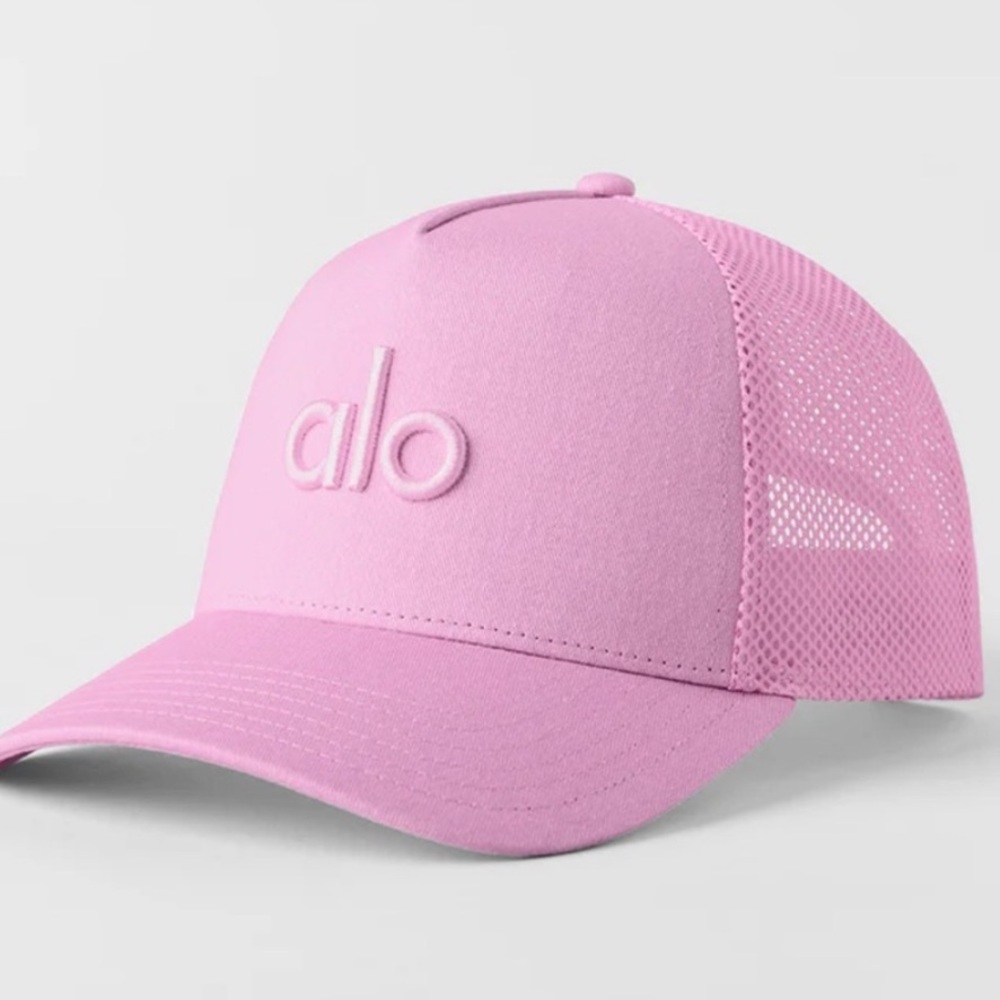 ALO Yoga District Trucker Hat “ Authentic”